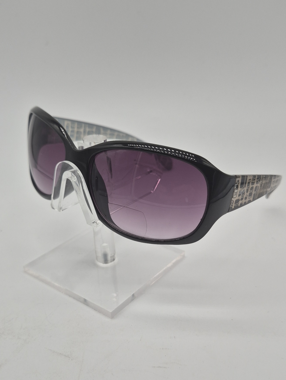 Foster Grant Black Frames with Purple Gradient Lenses Women’s Sunglasses